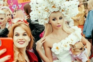 РУССКАЯ БАРБИ ТАТЬЯНА ТУЗОВА С РАЗМАХОМ ОТПРАЗДНОВАЛА «МЕЖДУНАРОДНЫЙ ДЕНЬ БЛОНДИНОК»