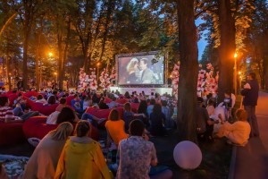 12 июня в рамках Дня России в парке Театра оперы и балета пройдёт кинопоказ под открытым небом. 
