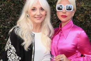 Леди Гага вышла в свет с мамой