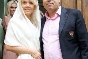 Иосиф Пригожин и певица Валерия обвенчались. Пара приняла такое решение после 14 лет супружеской жизни.