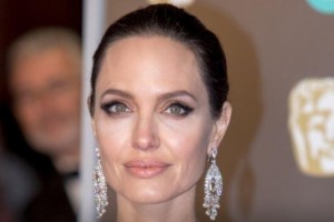Страшный кризис из-за развода убивает Джоли 