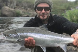 Дэвид Бекхэм вместо просмотра ЧМ по футболу наслаждается ловлей рыбы в Исландии
