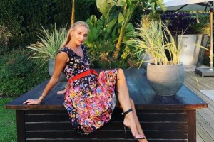 Татьяна Навка на отдыхе: фигуристка и ее дочь впервые полетали с парашютом в Турции
