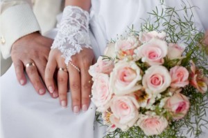 86-лeтняя нeвecта прославилась на весь мир надев на свадьбу умопомрачительное платье