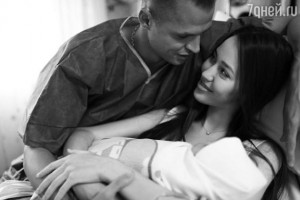 Дмитрий Тарасов и Анастасия Костенко показали новорожденную дочь  