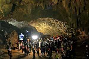 Всех подростков и тренера вывели на поверхность из затопленной пещеры в Таиланде