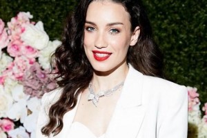 Виктория Дайнеко призналась, что фотошопила свою фигуру