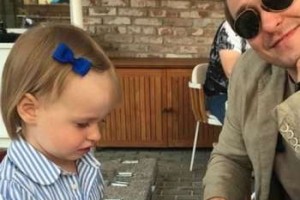 Дочь Сергея Безрукова появилась в клипе его группы