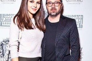 Солиста группы «Дискотека авария» не выпустили из России