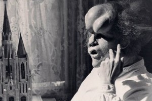 Чарли Хитон сыграет нового Человека-слона