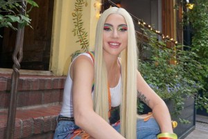 НЕПРИЯТНО СМОТРЕТЬ: ГОЛЫЕ ФОТОГРАФИИ ЛЕДИ ГАГИ ШОКИРОВАЛИ ПОКЛОННИКОВ