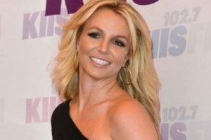 Бритни Спирс вышла на сцену в нижнем белье