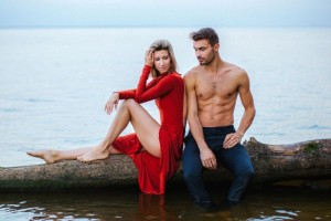 ОНИ БЕЗУПРЕЧНЫ: АНИТА ЛУЦЕНКО СНЯЛАСЬ В СТРАСТНОЙ ФОТОСЕССИИ С ПАРТНЕРОМ ПО ШОУ «ТАНЦІ З ЗІРКАМИ»