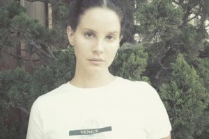 Лана Дель Рей выпустила морской прощально-летний сингл 