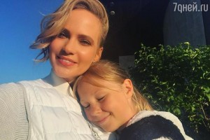 Певица Глюк'оZа отвела 11-летнюю дочь к косметологу