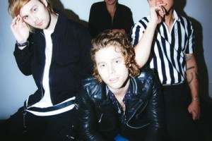 5 Seconds of Summer подготовились к Дню всех влюбленных заранее