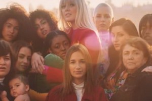 Шер превратила «SOS» в женский гимн взаимопомощи 