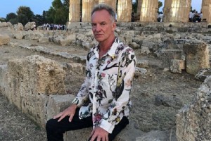 66-летний Стинг без одежды: что с телом певца сделали ежедневные занятия йогой