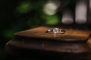 "Символ любви": В США потерянное 29 лет назад обручальное кольцо нашли в диване