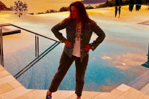 «Не краше Фантомаса»: Андреева обескуражила снятой с лица маской