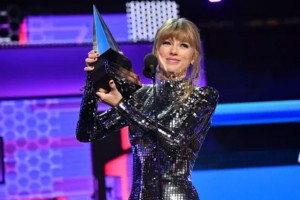 Тейлор Свифт названа артистом года по версии American Music Awards