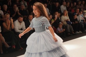 7-летняя дочь Ани Лорак дебютировала на подиуме в платье принцессы‍
