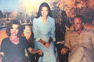 Юлия Меньшова показала архивное фото с родителями