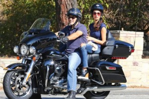 Джордж Клуни отдал свой мотоцикл на благотворительность