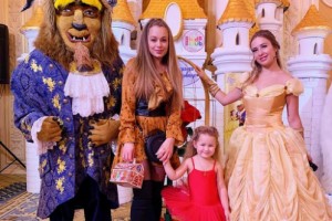 Яну Соломко и её дочку сравнили с новогодними феями
