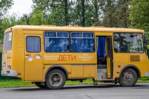 Автобус с 16 детьми слетел с трассы