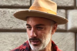 Танцующий миллионер запустил новый челлендж: Джанлука Вакки пустился в пляс на автомобиле