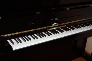 Астраханские музыкальные школы получили 16 новых пианино