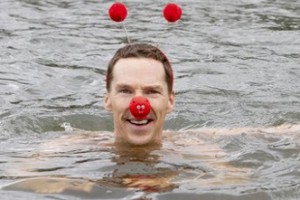 Камбербэтч — «красный нос»: зачем актер бросился в холодные воды лондонского пруда