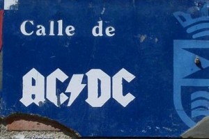22 марта 2000 года AC/DC получили в подарок целую улицу.!!!!!!!!!!!!!!!!!!!!!!!!!!!!!!!!!!