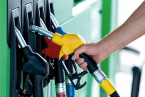 Розничные цены на бензин заморозили до 1 июля