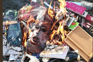 Польские священники  публично сожгли магические книги