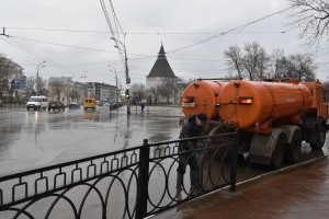 В Астрахани продолжают откачивать воду с улиц