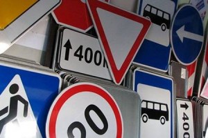 Росстандарт принял ГОСТ для установки уменьшенных дорожных знаков
