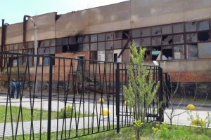 На заброшенном заводе в Астрахани произошел пожар