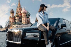 Анастасия Решетова устроила пафосную фотосессию на Красной площади