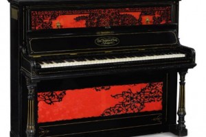 За 575 тысяч долларов продали фортепиано легендарного Джона Леннона