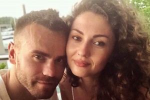 Жена Игоря Акинфеева снялась с ним в постельной сцене в клипе «Руки вверх!»