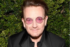 Боно – именинник: интересные факты из биографии вокалиста рок-группы U2