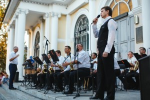 Астраханцев приглашают послушать джаз на воде