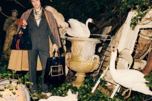 Гарри Стайлз снова слился с природой в Gucci (Видео)