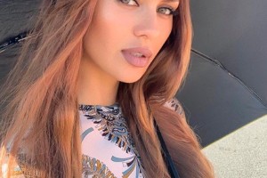 ВИКТОРИЯ БОНЯ РАДИ СЪЕМКИ ПЕРЕКРЫЛА НАБЕРЕЖНУЮ КРУАЗЕТ