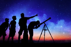 Астраханцев приглашают посмотреть на лунные долины и двойные звезды