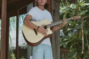 Друг Авичи показал счастливые моменты на Мадагаскаре в клипе «Heaven» 