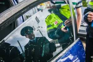 В Астраханской области инспектор ДПС избил водителя