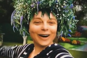 Наташа Королева сплела венок на Ивана Купалу 